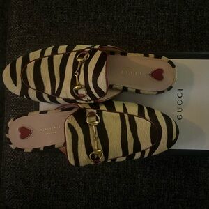 GUCCI SLIDES SIZE 38.5